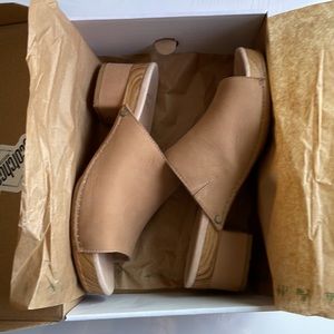 Dansko Maci milled nubuck honey mules, nearly new with box